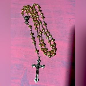 This is a heart shaped faux pearl rosary..